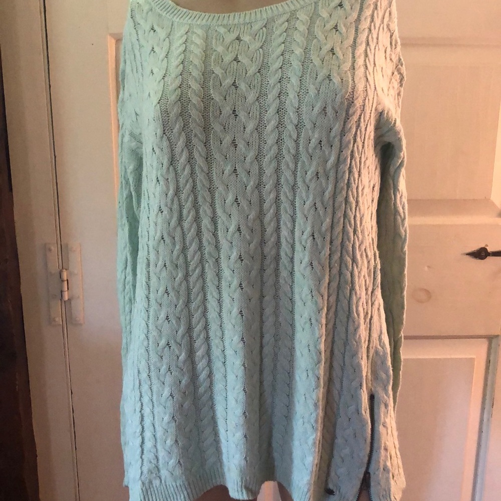 Women’s MD American Eagle sweater